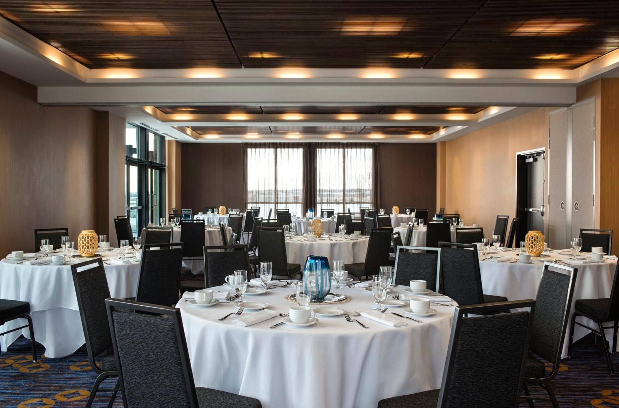 Hotel Courtyard By Marriott Calgary South Esterno foto