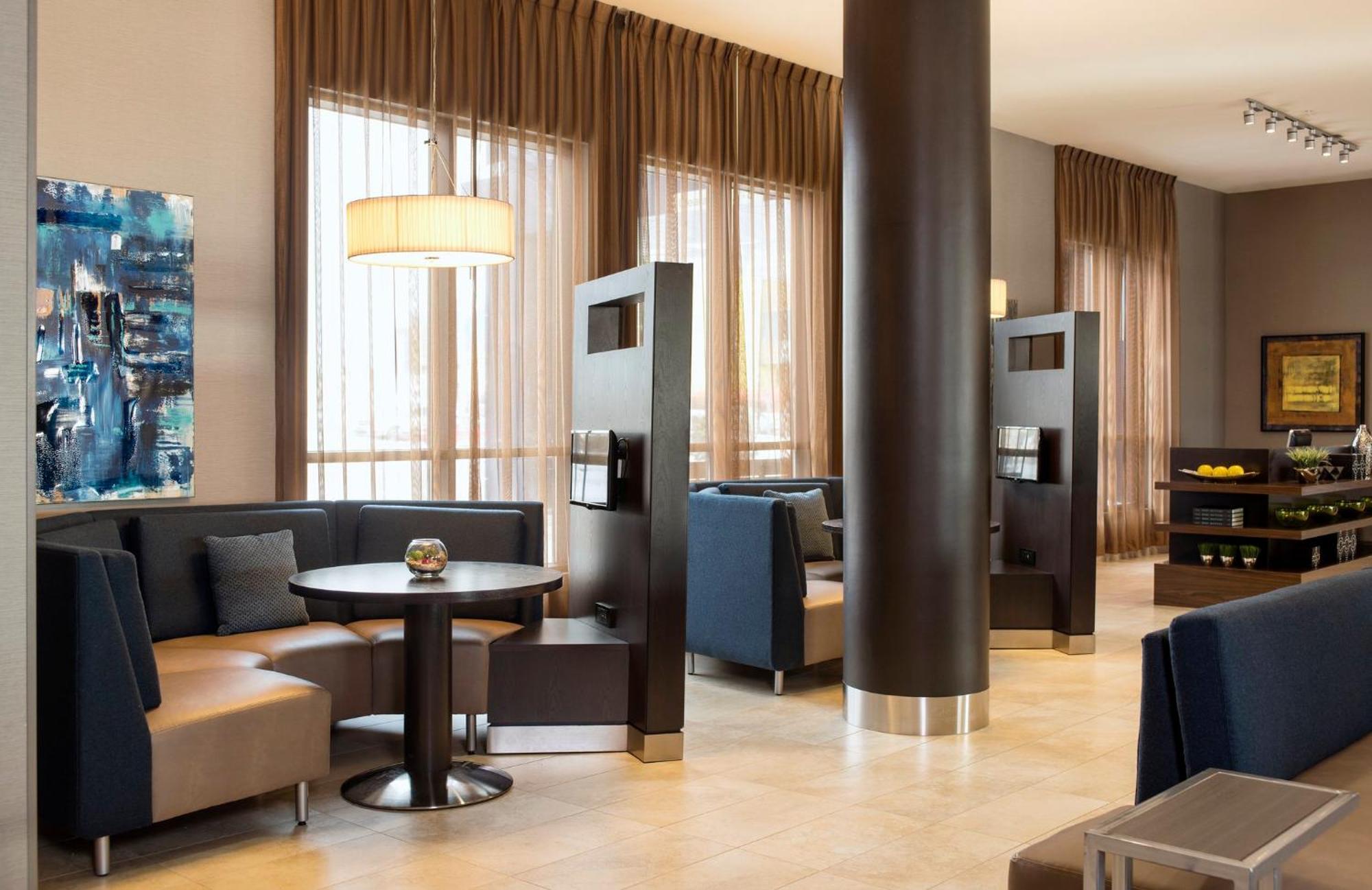 Hotel Courtyard By Marriott Calgary South Esterno foto