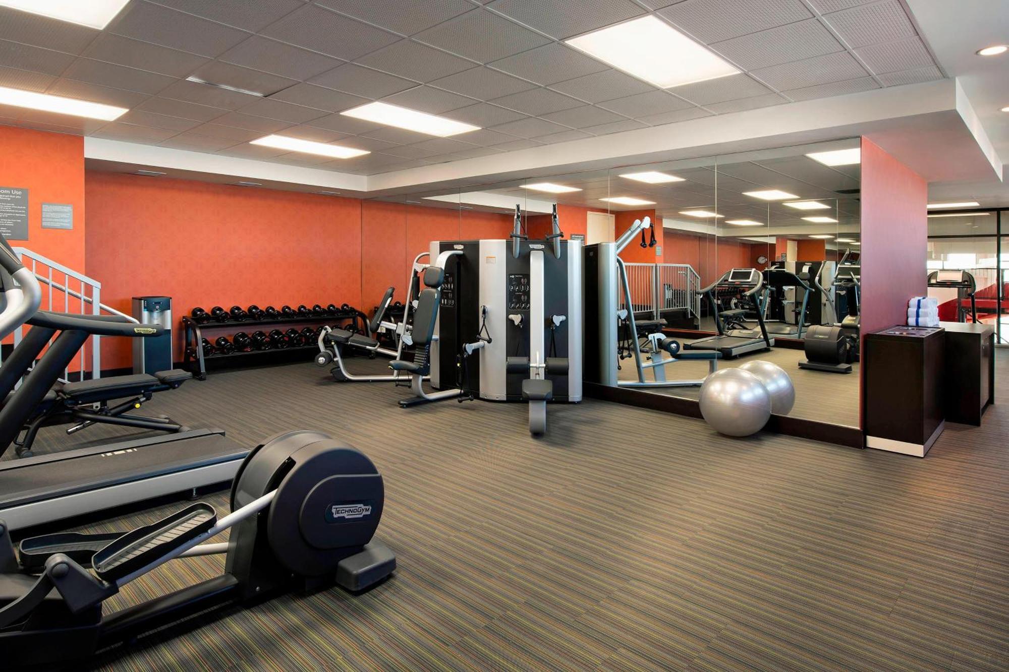 Hotel Courtyard By Marriott Calgary South Esterno foto