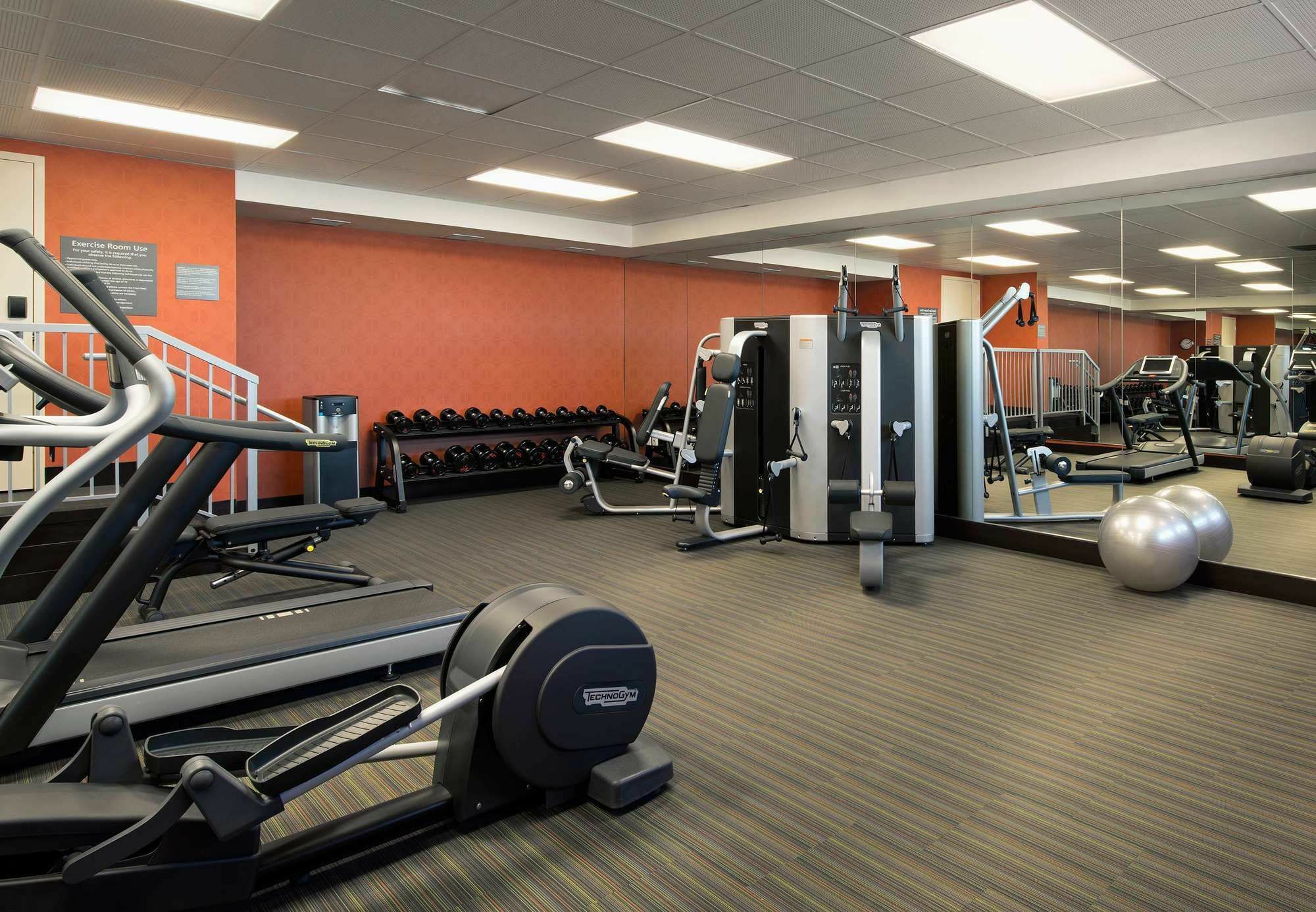 Hotel Courtyard By Marriott Calgary South Esterno foto